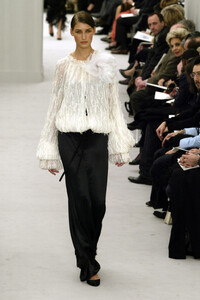 814819679_Chanel2004HauteCouture283.thumb.jpg.fd4c2bb8404ca20006cd6a52f823b97b.jpg