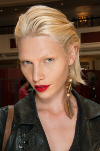 82083440_BarbaraBuiSpring2013BackstageU0Ngyza7EqXx.thumb.jpg.ee07334482744fbe106771c993bbf22c.jpg