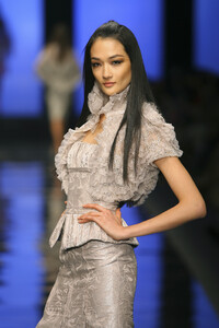 826539956_ElieSaab2007HauteCouture10.thumb.jpg.fcd960b40fc8479682d322e115b65e29.jpg