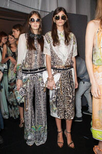 838836601_RobertoCavalliSpring2013BackstageqDszdCrz6wrx.thumb.jpg.43ce47c9eebd85732a4e4a25437ffdff.jpg