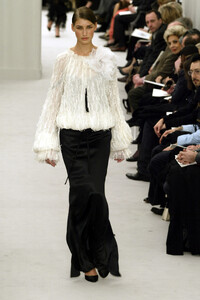 861873628_Chanel2004HauteCouture284.thumb.jpg.26ed0df3c2b07f708ba060c4752d3797.jpg