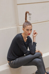 901154211_AlexisMabilleFall2012Backstage16.thumb.jpg.8c9bd99c568d5acdd7531e269108fb60.jpg