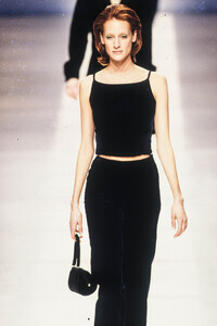 946937597_EmporioArmani1996WomenRTW179.thumb.jpg.0c00254f5b49bf4c10b3caa778c0ad74.jpg