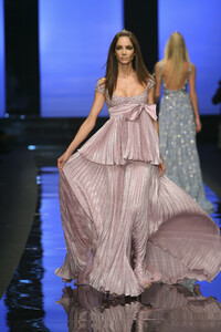 950110214_ElieSaab2007HauteCouture82.thumb.jpg.4e5cd965cae5402810710a185fa070c3.jpg