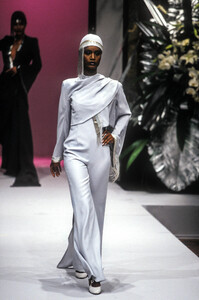 971584095_margarethlahoussaye-duvignyjs9726.thumb.jpg.a17dc0769559cef2ed86c93f9e4a295a.jpg