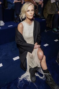 983661433_christian-dior-show-at-paris-fashion-week-02-28-2023(13).thumb.jpg.7b1de114eeb15d7af63940b5fd5f2069.jpg