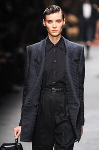 987379987_Trussardi1911Fall20123.thumb.jpg.86ba86863780daf7e9df6a209244c253.jpg