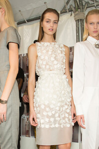 994395468_GiambattistaValliSpring2013BackstageX5pgtfOeOtxx.thumb.jpg.9c28170b832addc4c36d5657206279b6.jpg