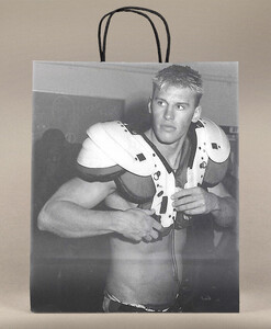 Brett-Gibbs-Abercrombie-Shopping-Bag2.jpg
