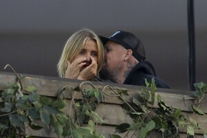 Cameron-Diaz---With-Benji-Madden-at-Adele-concert-in-London-07.jpg