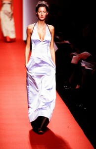 Carolina-Herrera-FW-99-17.thumb.jpg.588bfe8045b62d32fc63874b0f801295.jpg