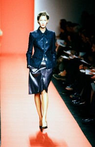 Carolina-Herrera-FW-99-6.thumb.jpg.d19be4924b8b2409e5ff2c0b901be34c.jpg