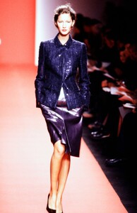 Carolina-Herrera-FW-99-8.thumb.jpg.41ff1cf156b5c3afeec137cb4ebaf3c1.jpg