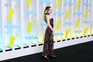 Dove_Cameron_VMA_2022_282329.jpg