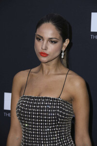 Eiza-Gonzalez_-MOCA-Gala-2016--16.jpg