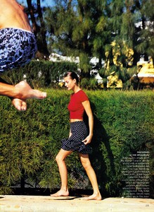 Elgort_US_Vogue_February_2000_08.thumb.jpg.86ab8fe9605b62486ba64509fb6af027.jpg