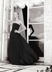 Elgort_US_Vogue_February_2000_09.thumb.jpg.5194d764e4131e17d0d6ad689f898ab0.jpg