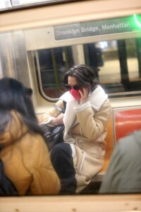 Katie-Holmes---Heading-to-her-matinee-performance-of-The-Wanderers-in-New-York-03.jpg