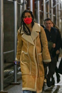 Katie-Holmes---Steps-out-in-New-York-01.jpg