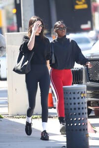 Kendall-Jenner---Hits-up-Zinc-Salon-with-Justine-Skye-in-West-Hollywood-01.jpg