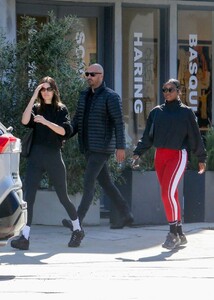 Kendall-Jenner---Hits-up-Zinc-Salon-with-Justine-Skye-in-West-Hollywood-12.jpg