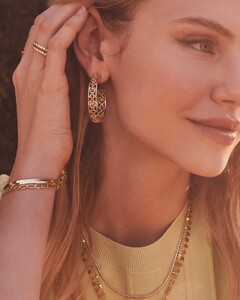 Kendra-Scott-Kelly-Hoop-Earrings-Gold-00.jpg