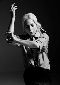 Lady-Gaga-Black-White-2023-Dom-Perignon.jpg