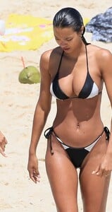 Lais_Ribeiro_in_Bikini_on_Ipanema_Beach_03_22_2023__14_.jpg