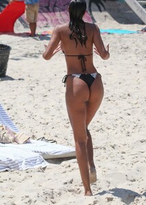 Lais_Ribeiro_in_Bikini_on_Ipanema_Beach_03_22_2023__2_.jpg