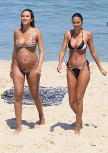 Lais_Ribeiro_in_Bikini_on_Ipanema_Beach_03_22_2023__8_.jpg