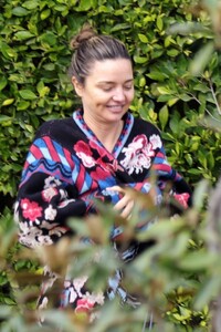 Miranda-Kerr---Without-makeup-out-in-Brentwood-02.jpg