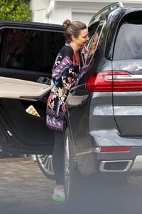 Miranda-Kerr---Without-makeup-out-in-Brentwood-10.jpg