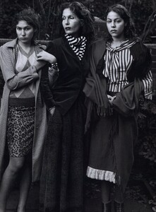 Mother_Leibovitz_US_Vogue_March_2000_10.thumb.jpg.449af2b711e859f8daf31fb730c09620.jpg