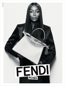 Naomi-Campbell-Fendi-Peekaboo-SS23-02.jpg