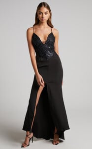 Robeta_Glitter_Bodice_Plunge_Maxi_Dress_in_Black_2528SD22090042012529_1.jpg