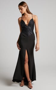 Robeta_Glitter_Bodice_Plunge_Maxi_Dress_in_Black_2528SD22090042012529_2.jpg