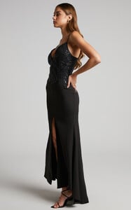 Robeta_Glitter_Bodice_Plunge_Maxi_Dress_in_Black_2528SD22090042012529_4.jpg