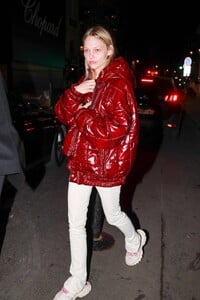 Sasha-Pivovarova---Night-out-at-Paris-Fashion-Week-05.jpg