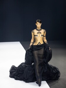 Stephane-Rolland-Haute-Couture-FW22_23-30_2c88e55f-782e-429a-8223-c43380fa1f6a.jpg