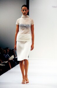 Vera-Wang-SS-2000-11.thumb.jpg.0880d0007ac5decc8543dfd5aa88578e.jpg