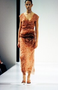 Vera-Wang-SS-2000-12.thumb.jpg.da14238602096ca79c627bf9f81e4286.jpg