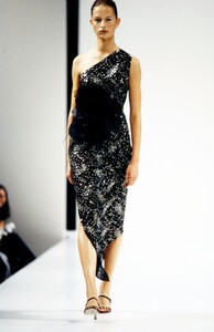 Vera-Wang-SS-2000-17.thumb.jpg.4175fec3d128d56ef98f87b46c414916.jpg