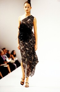 Vera-Wang-SS-2000-18.thumb.jpg.b6e026df6550f66bde0f41c8f1cfb928.jpg