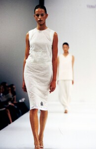 Vera-Wang-SS-2000-4.thumb.jpg.2c4893a2681528580a9b3e866aa6a7b5.jpg