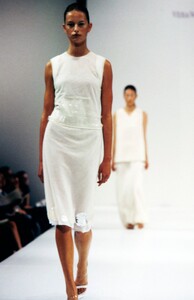 Vera-Wang-SS-2000-7.thumb.jpg.55f06ba76d2ab3d121b8b225331df12e.jpg