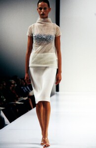 Vera-Wang-SS-2000-8.thumb.jpg.1f8b14a0eb887dcb392da1f12fc95104.jpg