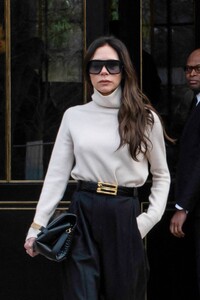 Victoria-Beckham---Pictured-during-the-Paris-Fashion-Week-in-Paris-07.jpg