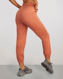 W5034_SEEKSWEATPANT_BRONZE_back_A.thumb.jpg.4f7ba29604fef222ab50bb7983d6aa57.jpg