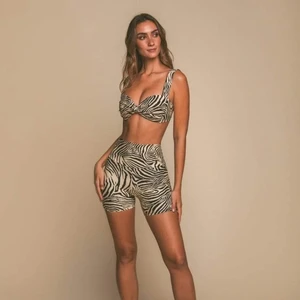 Zebra_MidiBikeShort_LifestyleImage_FrontView_1200x.thumb.webp.dac1e2117d3aae4f576e1200861beb1a.webp