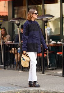 alexa-chung-and-orson-fry-out-in-new-york-04-14-2022-0.jpg